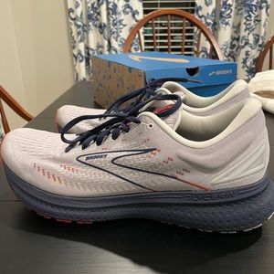 Men’s Brooks Tennis Shoes